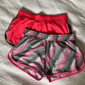 2 pairs of medium UA run shorts